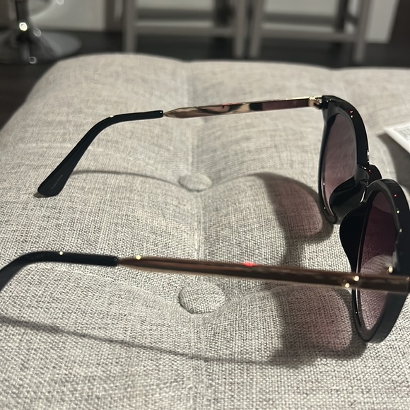 Oscar De la Renta Sunglasses - Picture 3 of 6